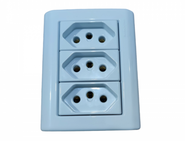 CX+TAMPA+ 3 TOMADAS 2P+T 20A/250V